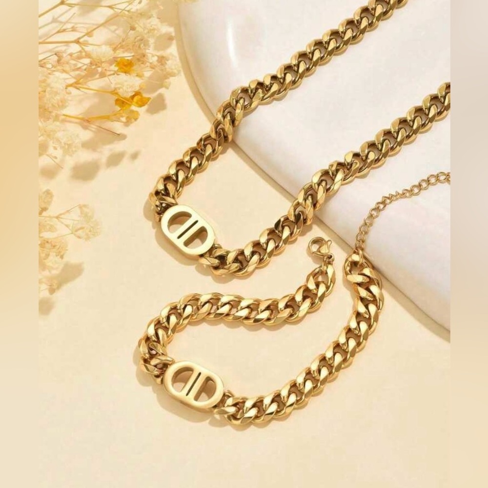 Beautiful 18k Gold Plated Stainless Steel Set Necklace & Bracelet